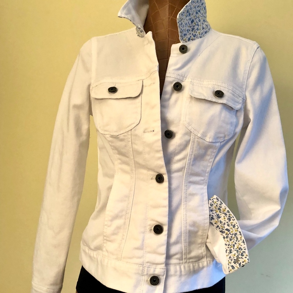 NWOT VAC White Jean Jacket with Floral Lined Inside Collar & Cuffs